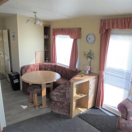 6 Berth Heated On The Chase Apartment Скегнес Екстериор снимка